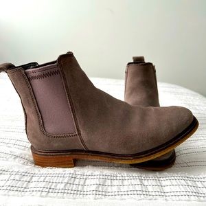 Clarks Arlo Chelsea Boots